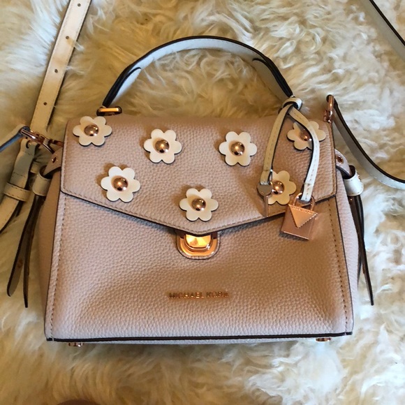 Michael Kors Handbags - Never been used Michael Kors Handbag